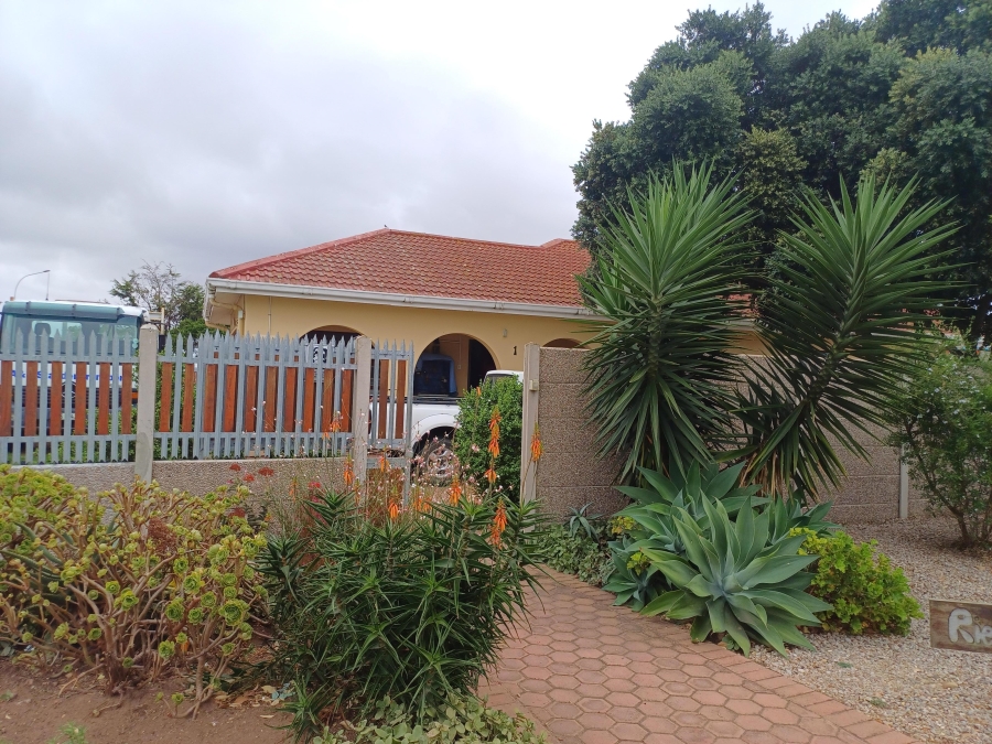 4 Bedroom Property for Sale in Hartenbos Central Western Cape